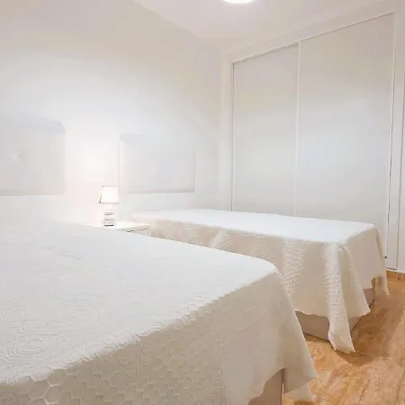 Starfish - Wifi - Air Con - 180 M From The By Bedzy アパート カルヴォエイロ