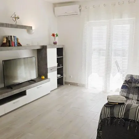Starfish - Wifi - Air Con - 180 M From The By Bedzy *