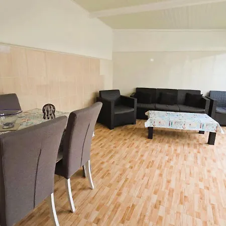 アパート Starfish - Wifi - Air Con - 180 M From The By Bedzy *