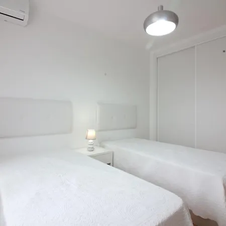 Starfish - Wifi - Air Con - 180 M From The By Bedzy Apartment