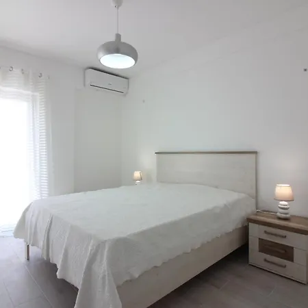 Starfish - Wifi - Air Con - 180 M From The By Bedzy アパート