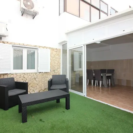 Apartment Starfish - Wifi - Air Con - 180 M From The By Bedzy