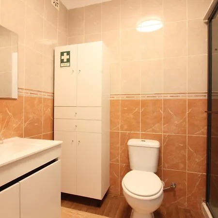 Starfish - Wifi - Air Con - 180 M From The By Bedzy